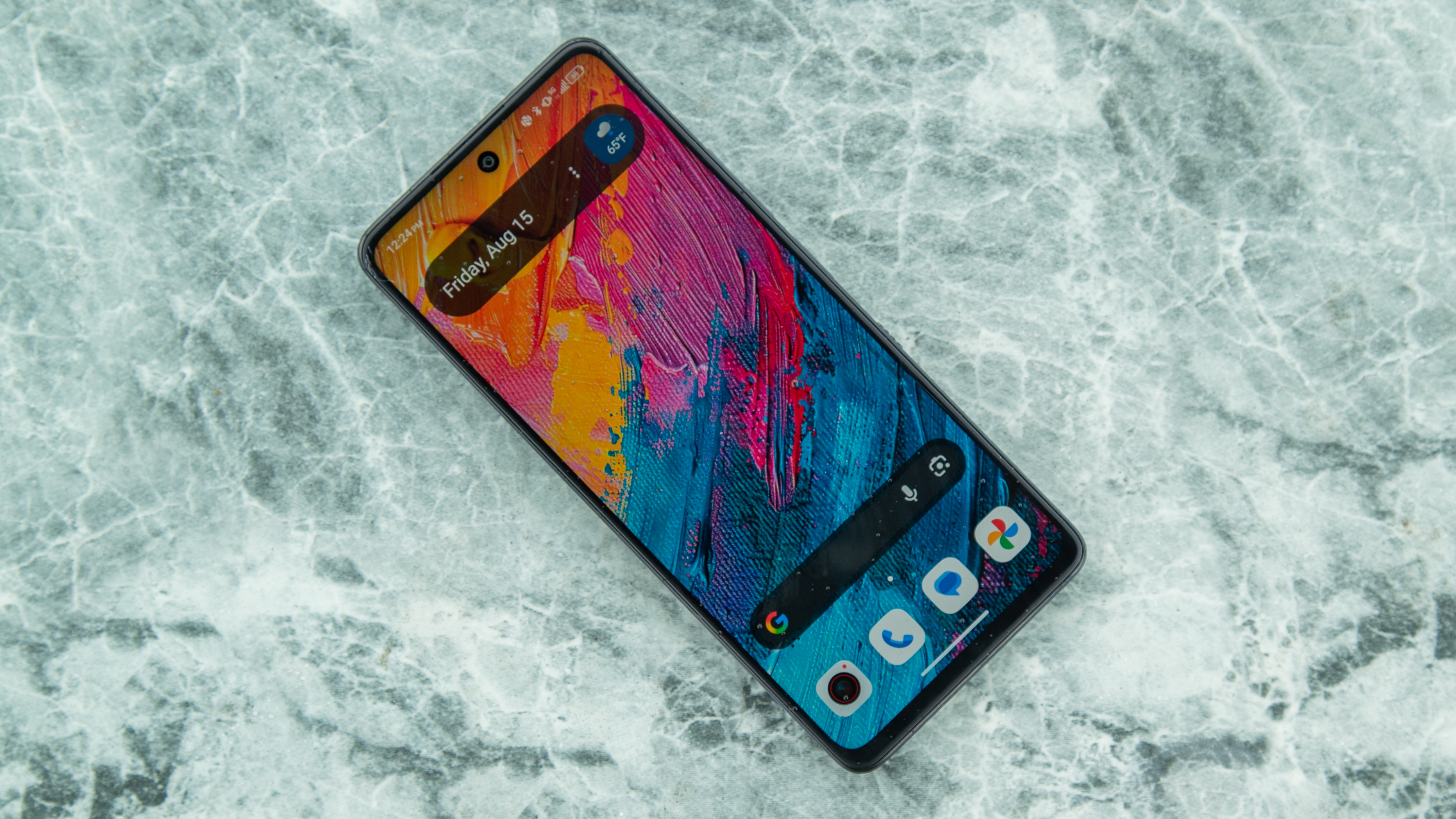 TCL 60 XE NXTPAPER display outdoors